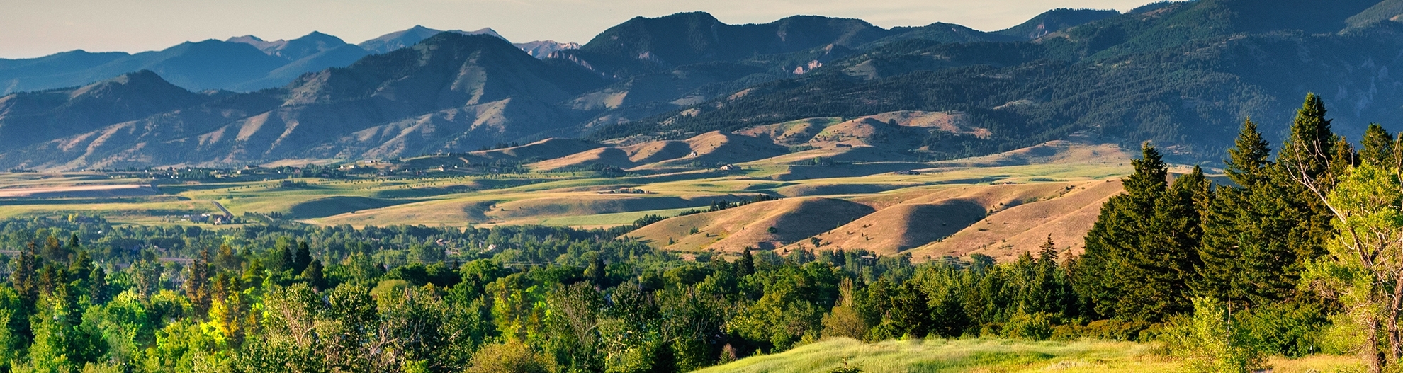 Stunning scenic mountain ranges and nature area in Montana summertime